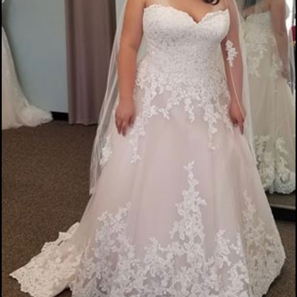 Wedding dress - Picture 1 of 1